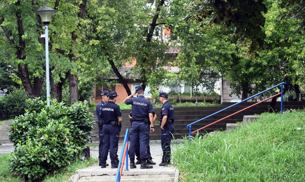 Булевар ослобођења: Познати разбојник убијен у паркићу? (ФОТО)